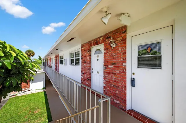 $120,000 | 401 South Golf Boulevard, Unit 270, Pompano Beach, FL 33064