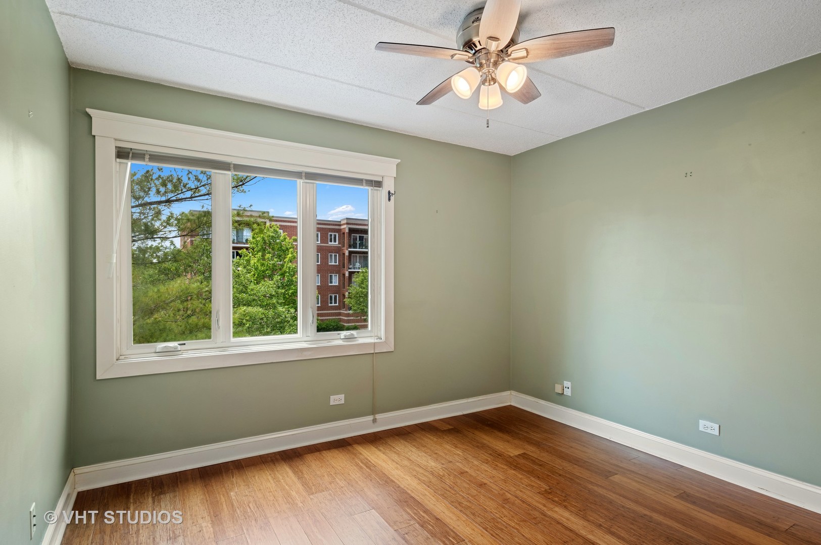 5225 North Riversedge Terrace, Unit 303 Chicago, IL 60630 - Photo 11 of 16
