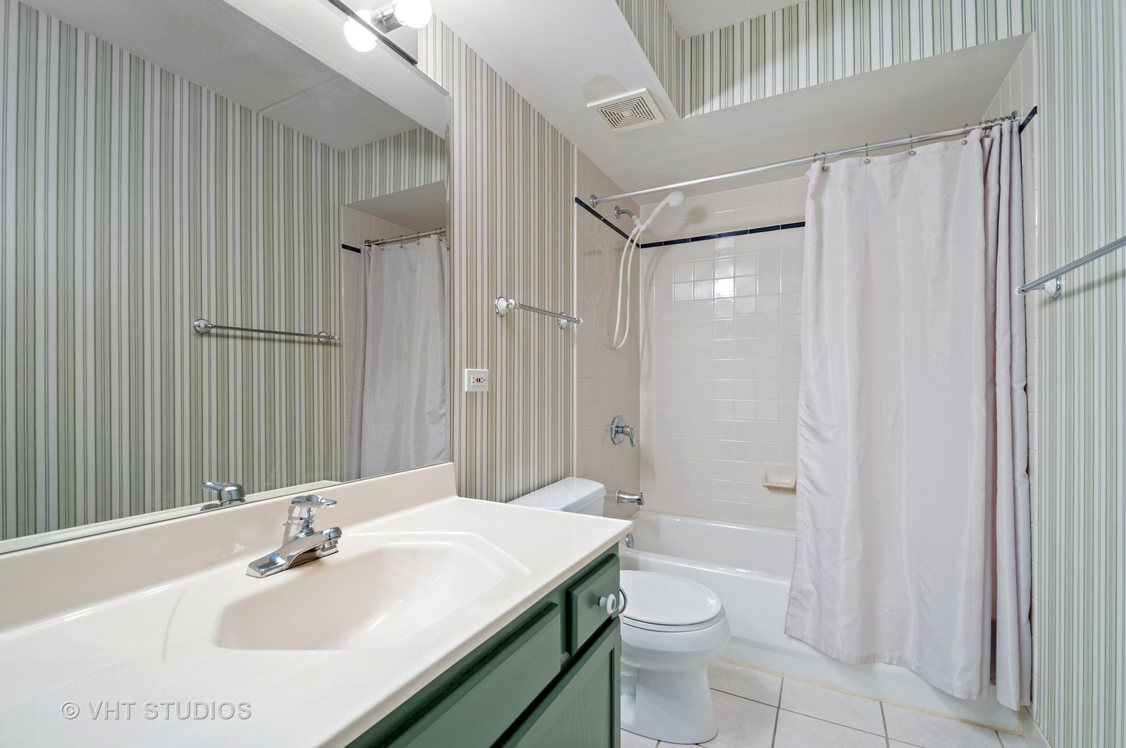 5225 North Riversedge Terrace, Unit 303 Chicago, IL 60630 - Photo 13 of 16