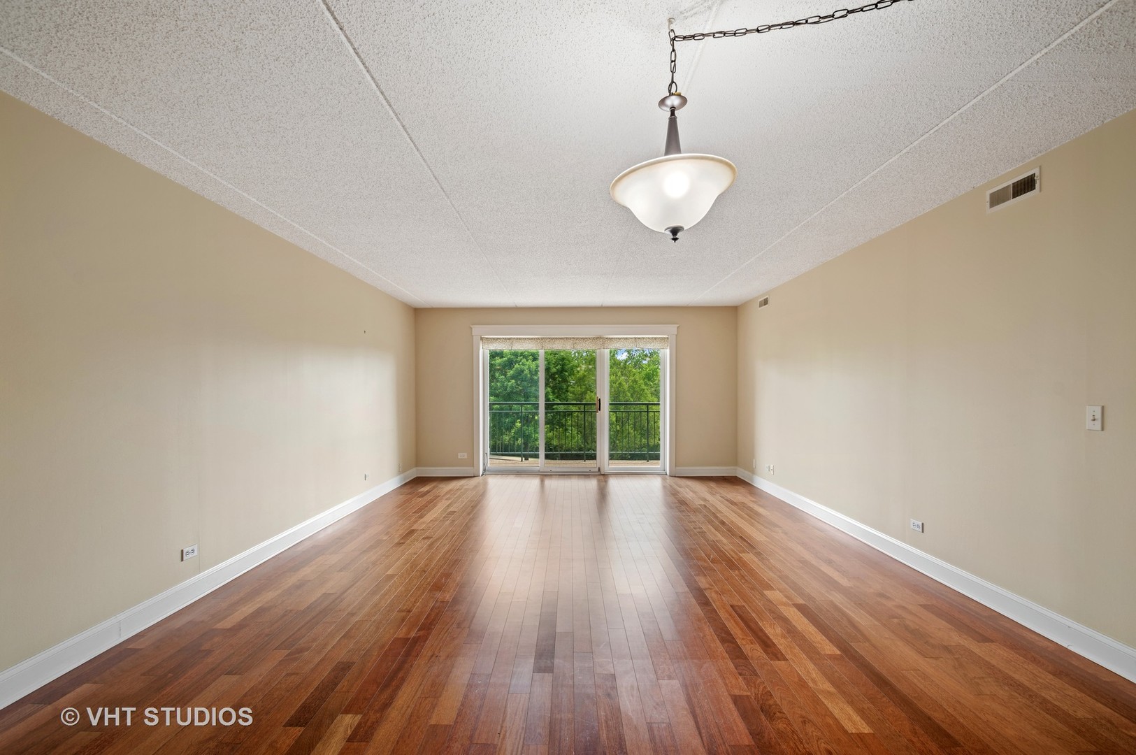 5225 North Riversedge Terrace, Unit 303 Chicago, IL 60630 - Photo 4 of 16