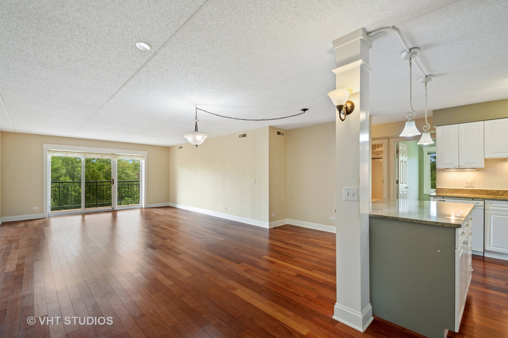 5225 North Riversedge Terrace, Unit 303 Chicago, IL 60630 - Photo 7 of 16