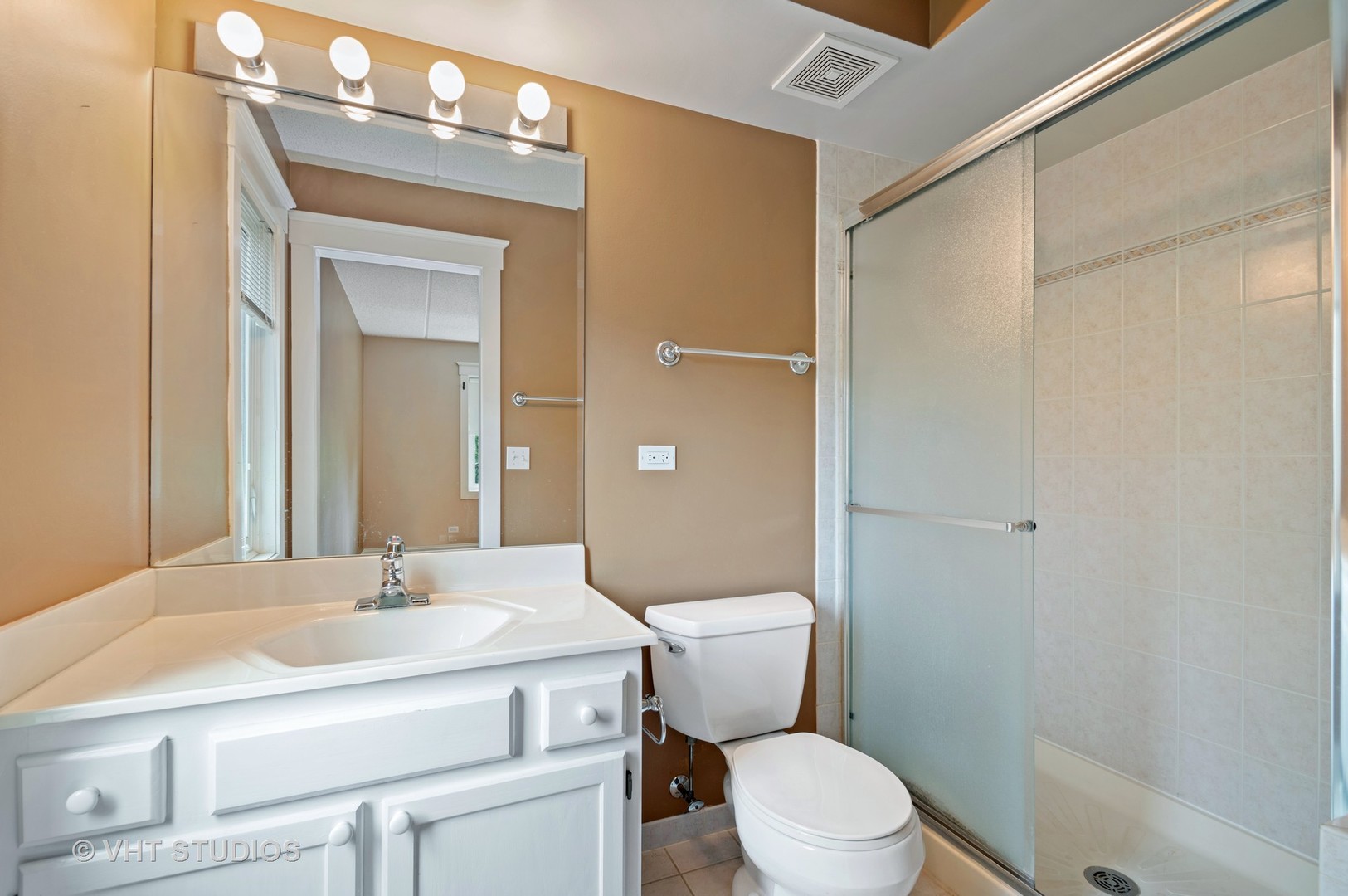 5225 North Riversedge Terrace, Unit 303 Chicago, IL 60630 - Photo 10 of 16