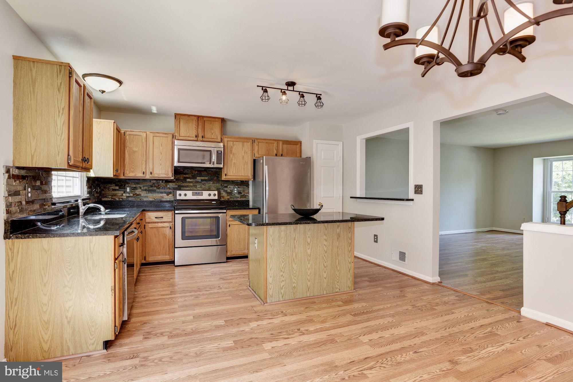 Dining Room | Eat-In Kitchen