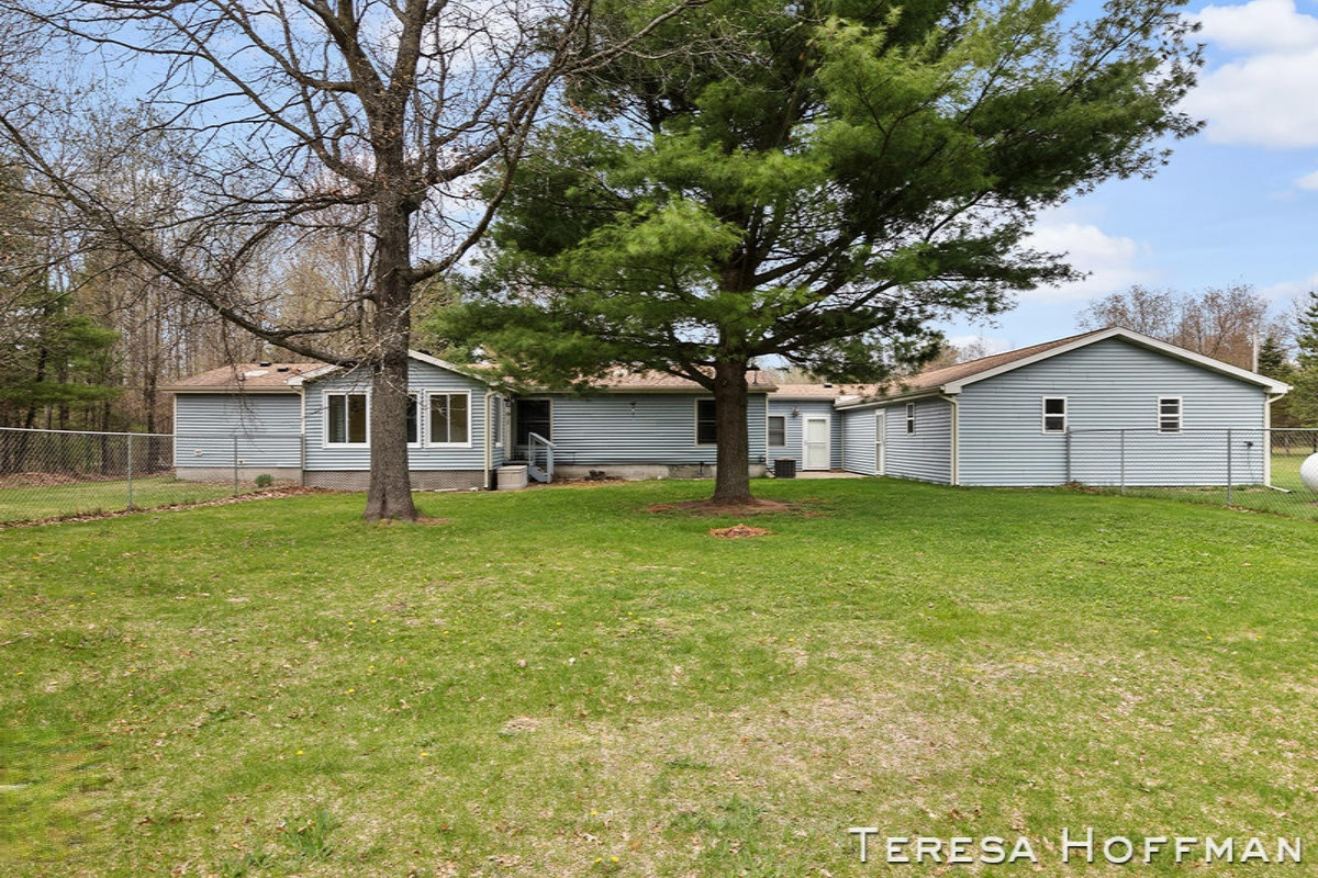 10700 North Federal Road Howard City, MI 49329 - Photo 18 of 20 IMG_1017