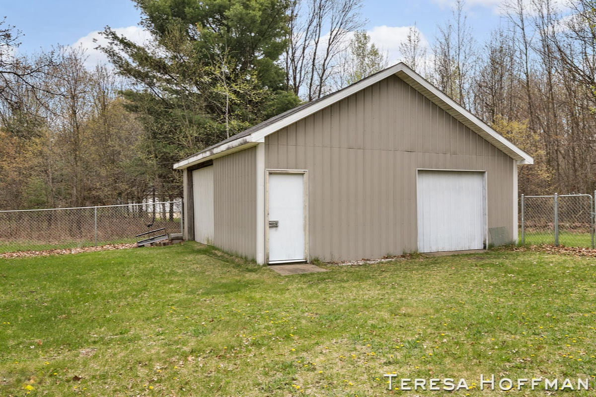 10700 North Federal Road Howard City, MI 49329 - Photo 20 of 20 IMG_1019