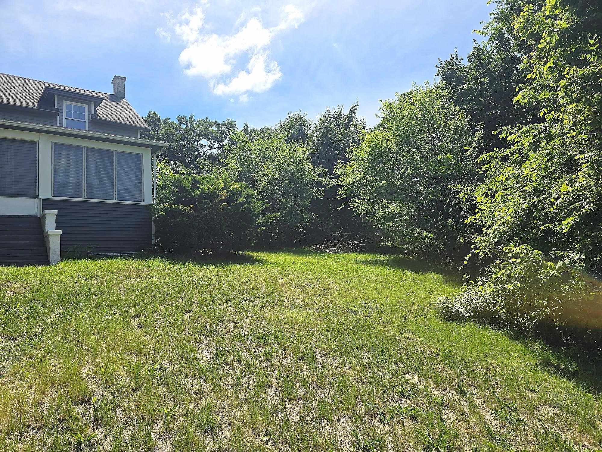 2467 South Riverside Drive Beloit, WI 53511 - Photo 3 of 46