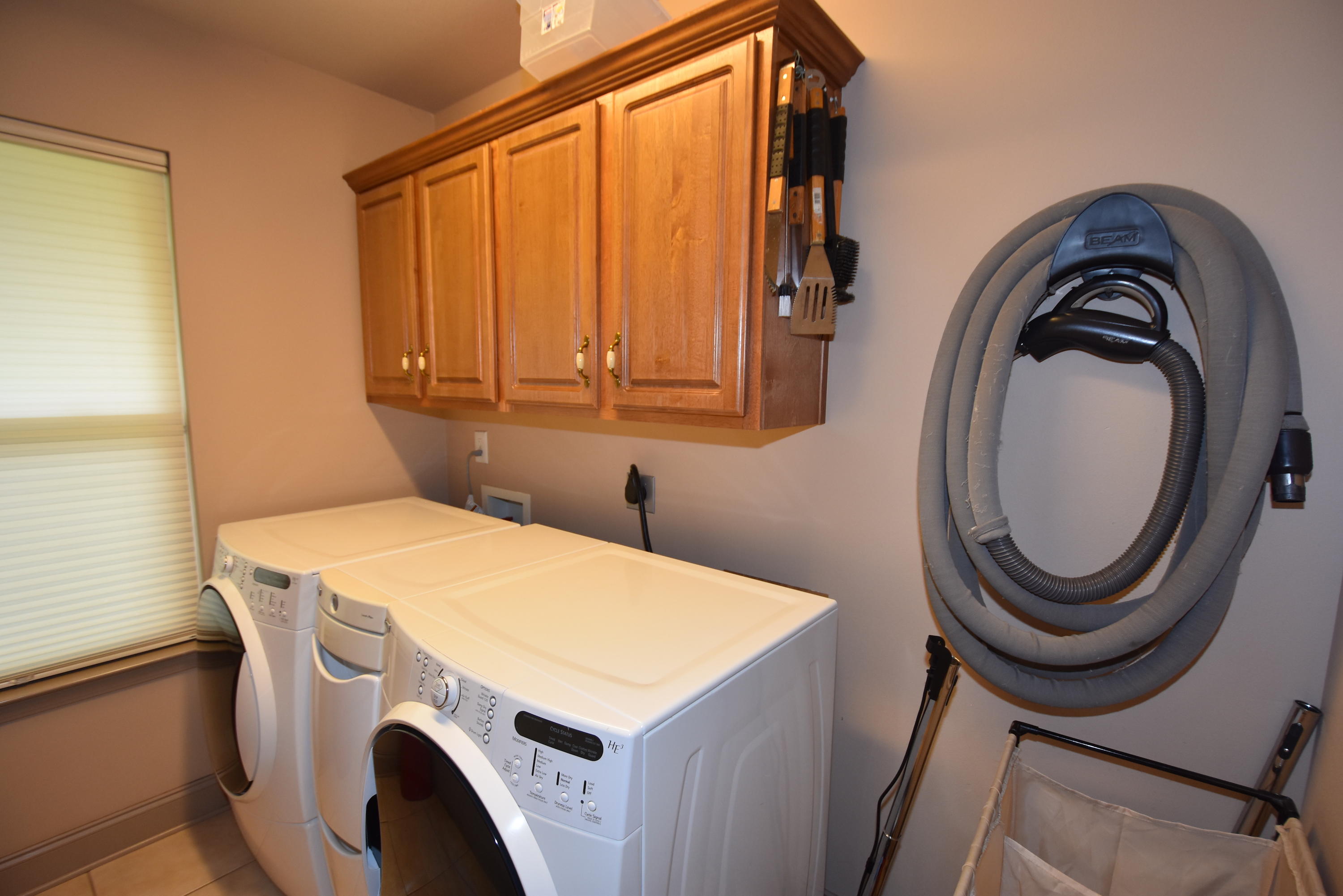 6000 Gagnon Road Crestview, FL 32539 - Photo 37 of 51 a utility room with dryer and washer