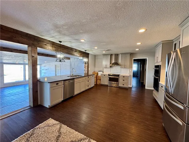 $515,000 | 5120 Southwest 10th Street, Columbus, KS 66725