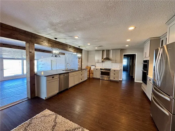 $499,000 | 5120 Southwest 10th Street, Columbus, KS 66725