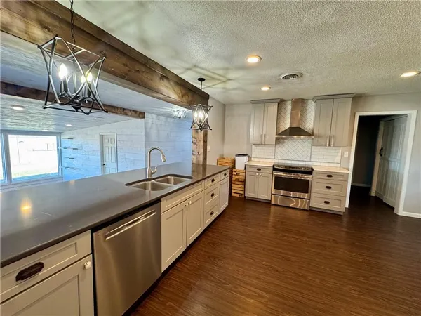 $499,000 | 5120 Southwest 10th Street, Columbus, KS 66725