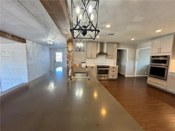 $499,000 | 5120 Southwest 10th Street, Columbus, KS 66725