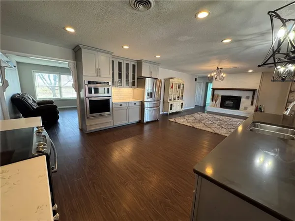 $499,000 | 5120 Southwest 10th Street, Columbus, KS 66725