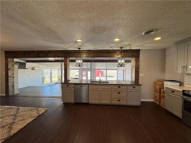 $515,000 | 5120 Southwest 10th Street, Columbus, KS 66725