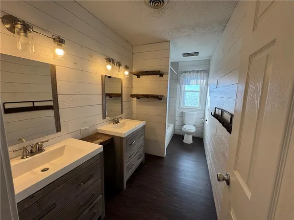 $499,000 | 5120 Southwest 10th Street, Columbus, KS 66725