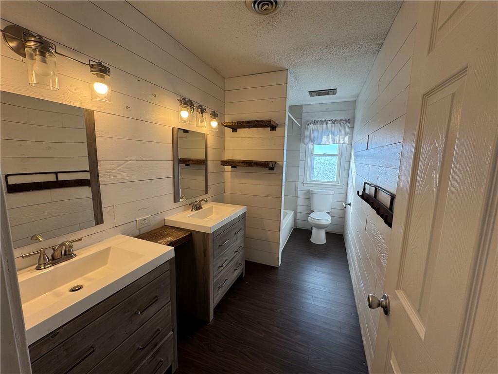 5120 Southwest 10th Street Columbus, KS 66725 - Photo 26 of 69