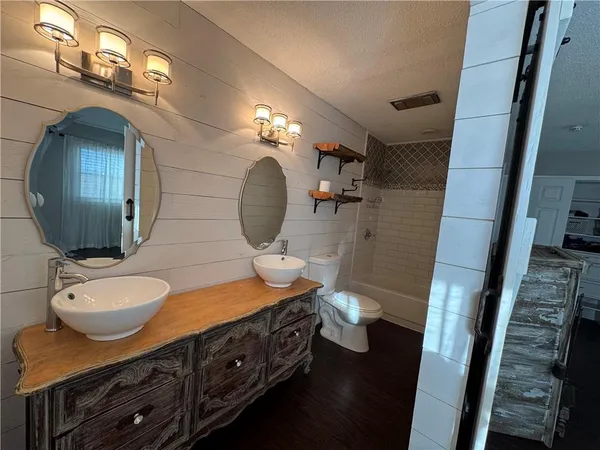 $499,000 | 5120 Southwest 10th Street, Columbus, KS 66725