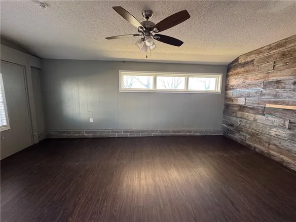 $505,000 | 5120 Southwest 10th Street, Columbus, KS 66725