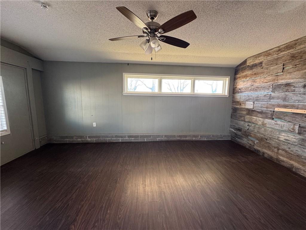 5120 Southwest 10th Street Columbus, KS 66725 - Photo 42 of 69
