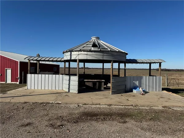 $499,000 | 5120 Southwest 10th Street, Columbus, KS 66725