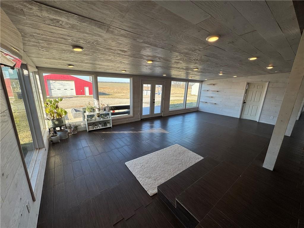 5120 Southwest 10th Street Columbus, KS 66725 - Photo 9 of 69