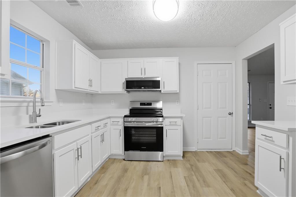 5798 Creekside Drive Rex, GA 30273 - Photo 4 of 16