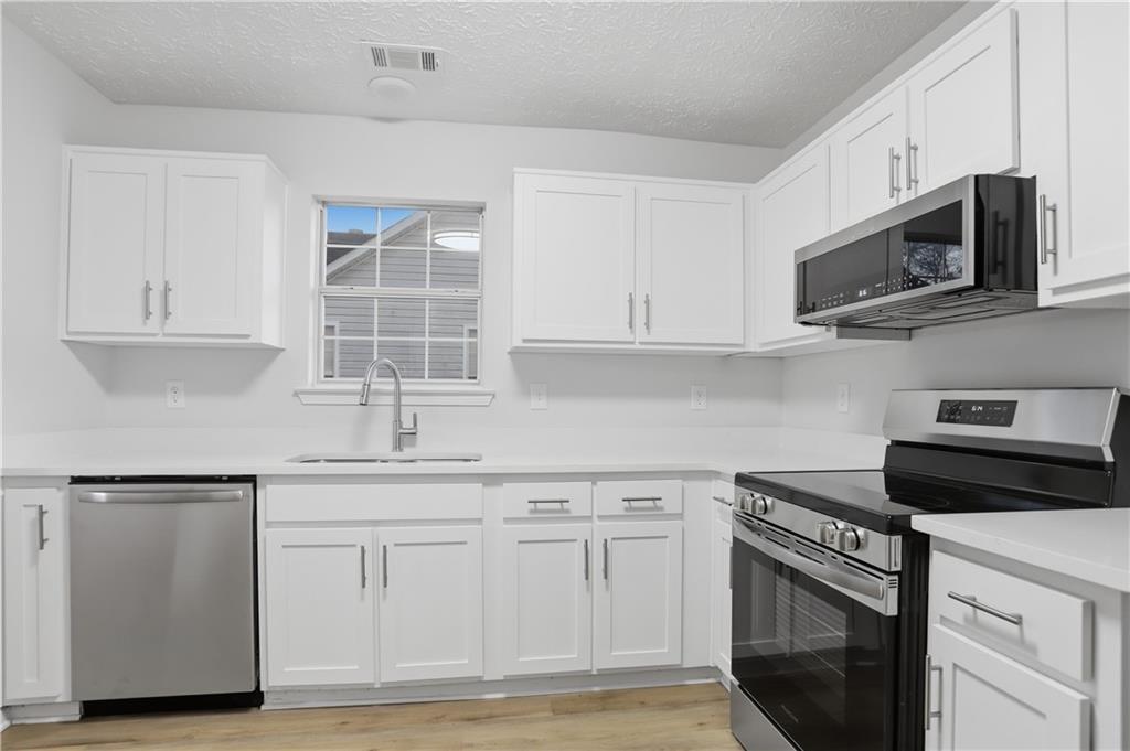 5798 Creekside Drive Rex, GA 30273 - Photo 5 of 16