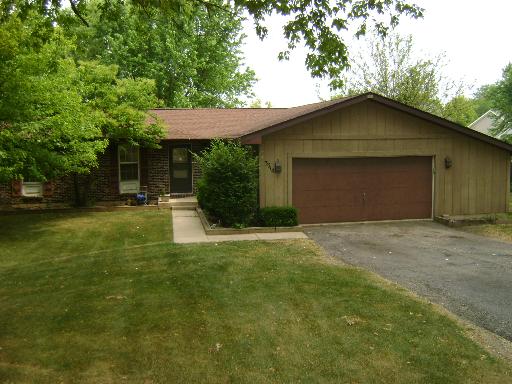 3514 Vine Street McHenry, IL 60050 - Photo 1 of 10 a house view with a garden space