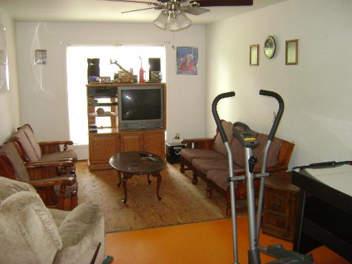 3514 Vine Street McHenry, IL 60050 - Photo 2 of 10 a living room with furniture