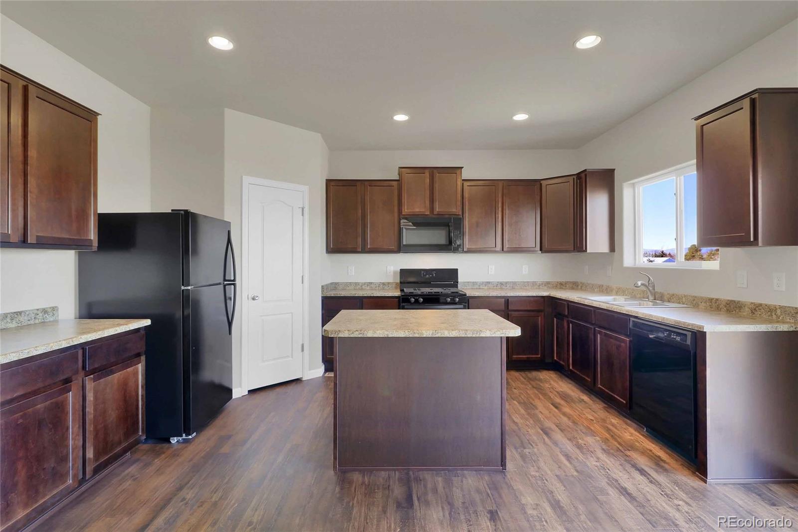 951 Ranchhand Drive Berthoud, CO 80513 - Photo 2 of 25 Gallery Image 2
