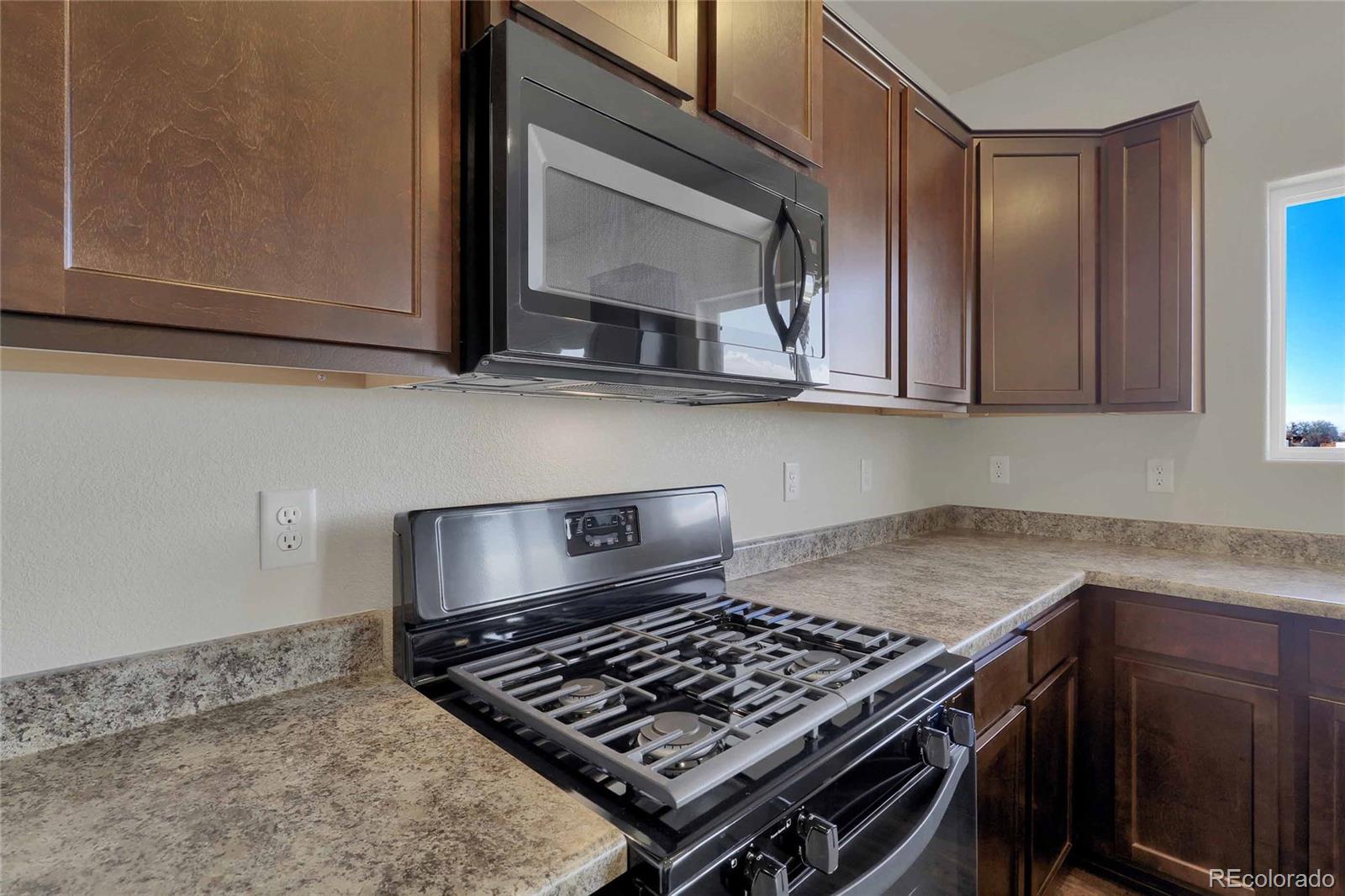951 Ranchhand Drive Berthoud, CO 80513 - Photo 4 of 25 Gallery Image 4