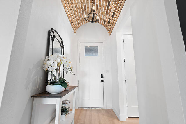 823 13th Street Wolfforth, TX 79382 - Photo 4 of 32 Beautiful Entry Ceiling