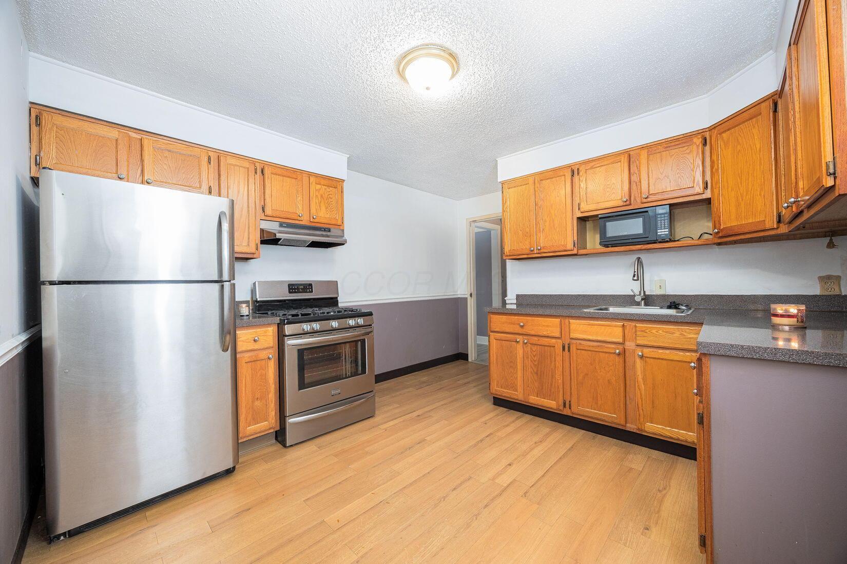 11 Oak Road Columbus, OH 43217 - Photo 6 of 16 12-web-or-mls-11 Oak Rd-12