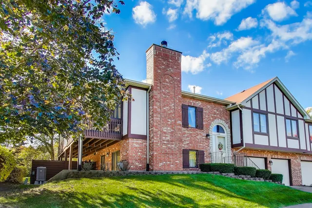 $325,000 | 11238 Cameron Parkway, Orland Park, IL 60467