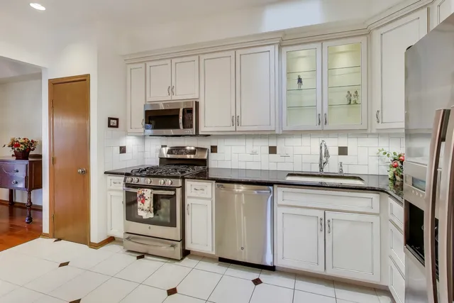 $325,000 | 11238 Cameron Parkway, Orland Park, IL 60467