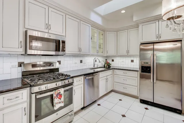 $325,000 | 11238 Cameron Parkway, Orland Park, IL 60467