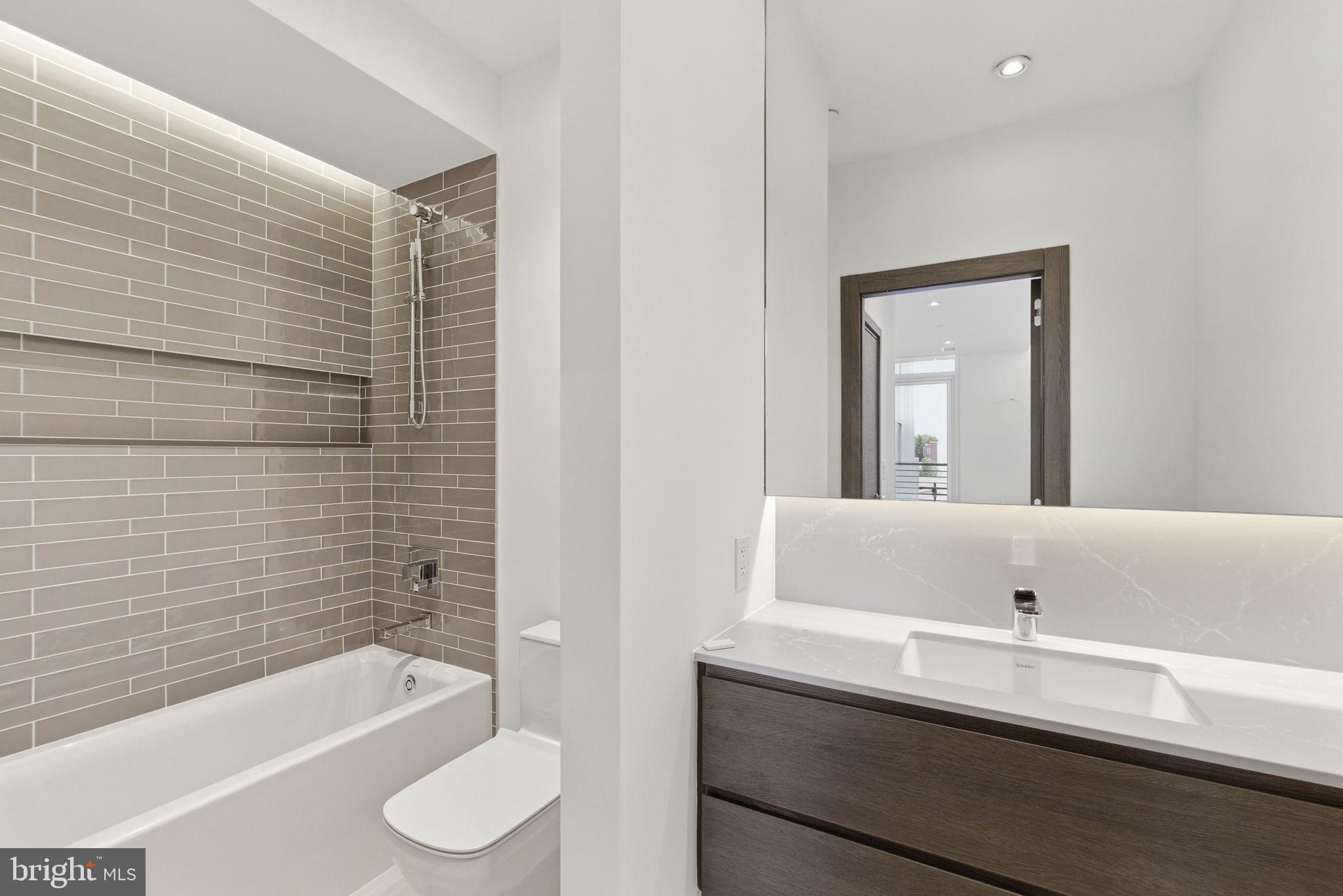 2108-10 Walnut Street, Unit 301 Philadelphia, PA 19103 - Photo 23 of 34