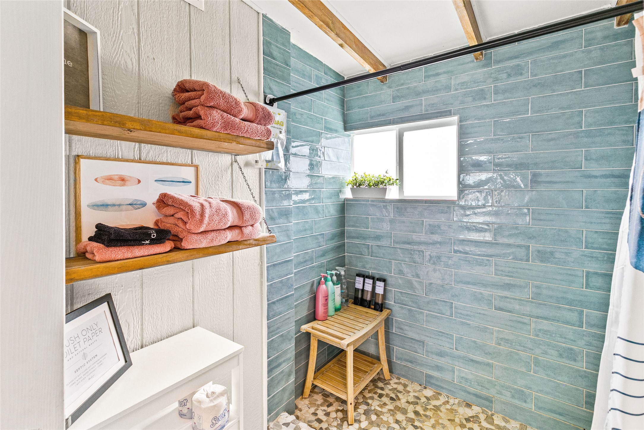 311 Olive Street Surfside Beach, TX 77541 - Photo 16 of 29 a room with a table and chairs