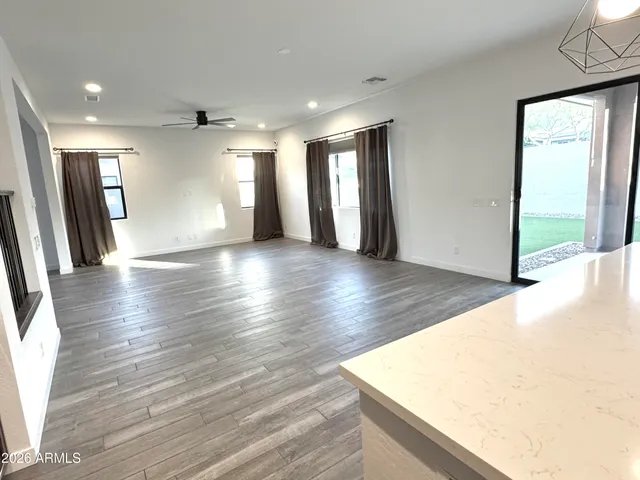 $3,800 | 821 East Monte Way, Phoenix, AZ 85042