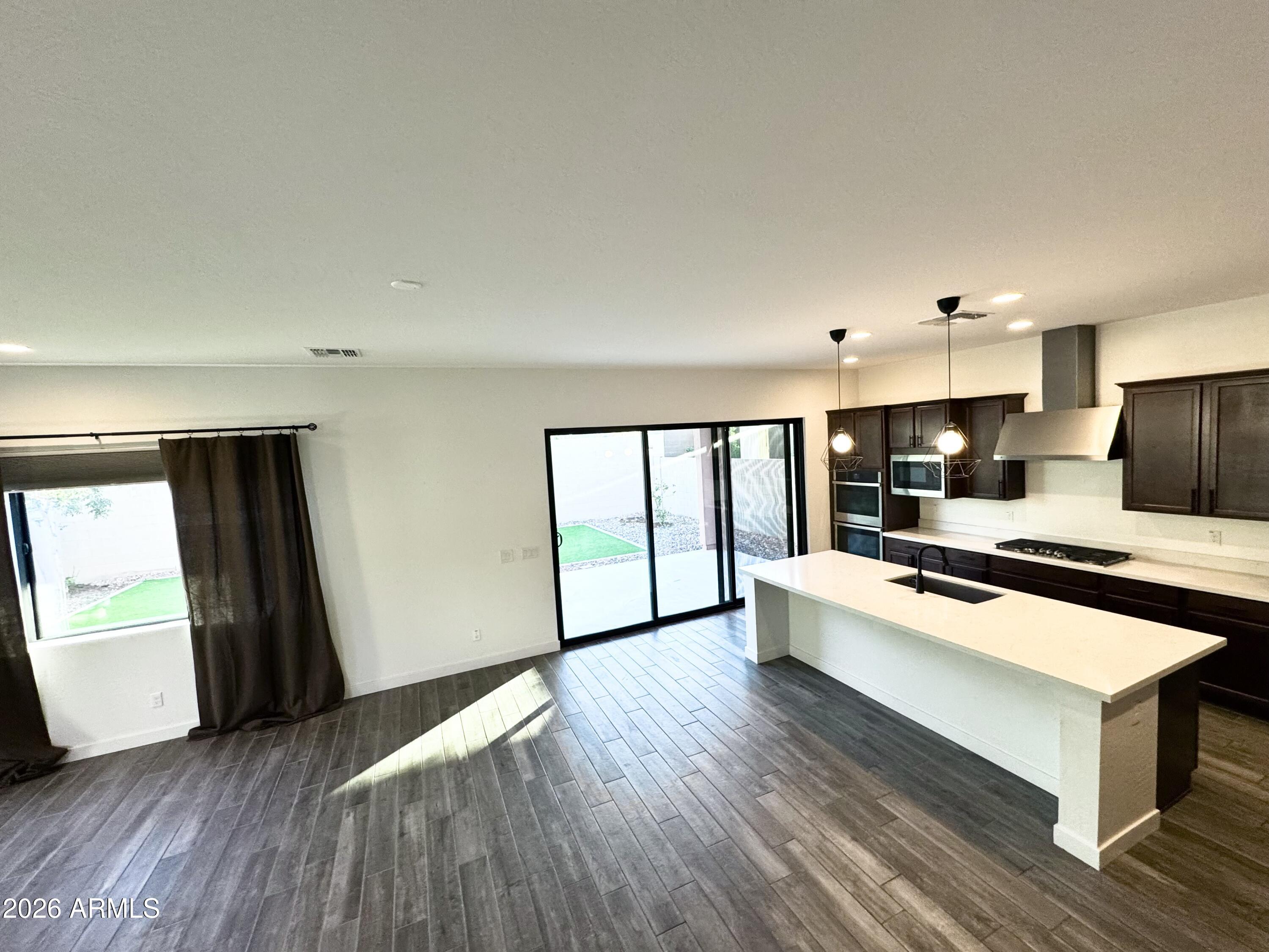 821 East Monte Way Phoenix, AZ 85042 - Photo 7 of 37 IMG_4740