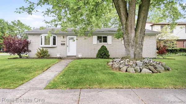 $219,900 | 9384 Elaine Court, Taylor, MI 48180