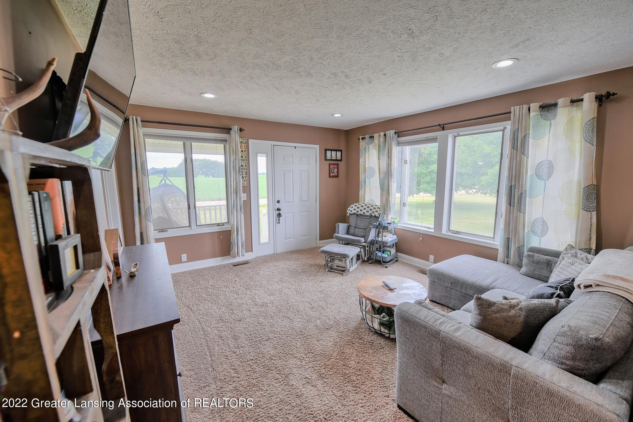 10909 Looking Glass Road Portland, MI 48875 - Photo 3 of 36 Living room