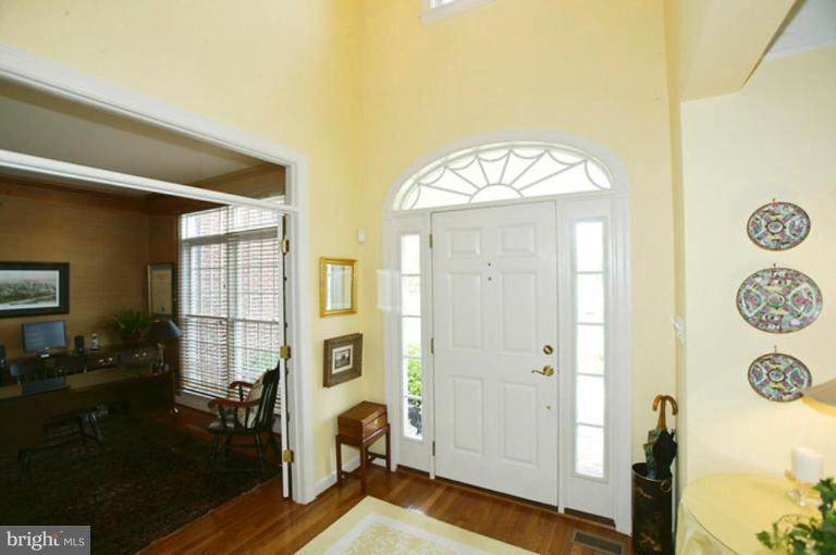 709 Childs Point Road Annapolis, MD 21401 - Photo 2 of 26 Entrance / Foyer