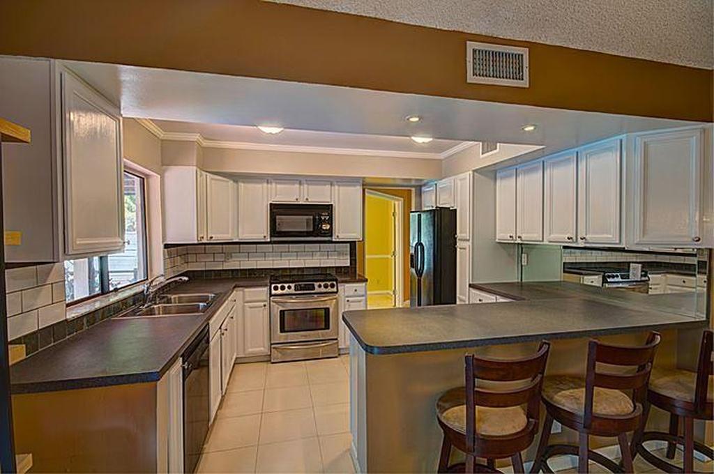 21581 Casa Monte Court Boca Raton, FL 33433 - Photo 2 of 11 Kitchen