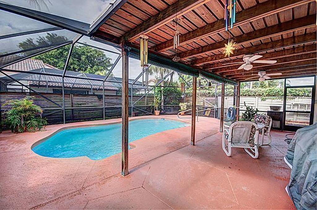 21581 Casa Monte Court Boca Raton, FL 33433 - Photo 4 of 11 Private pool