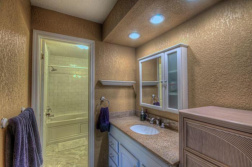21581 Casa Monte Court Boca Raton, FL 33433 - Photo 9 of 11 Master bathroom