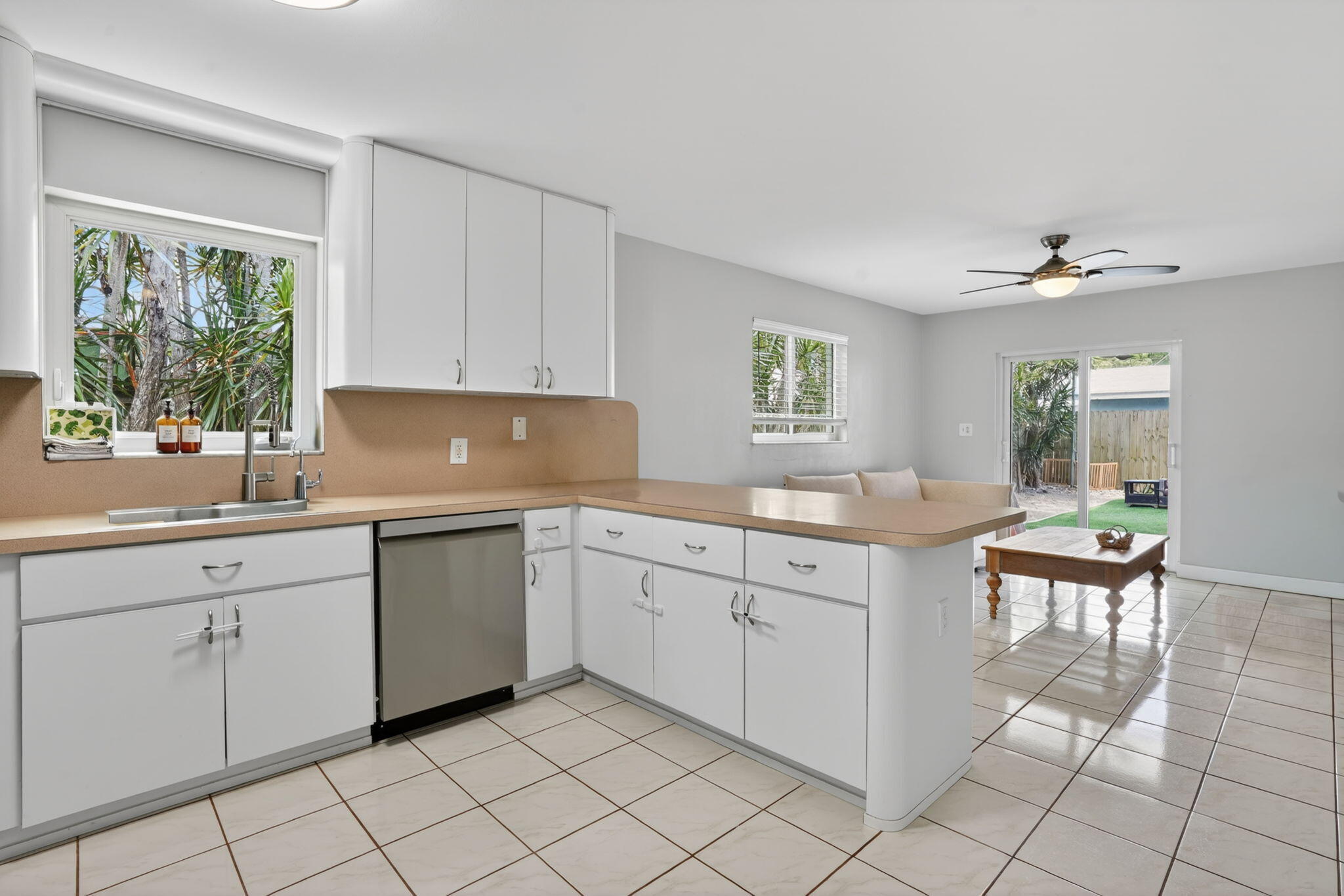 8 North End Road Key Largo, FL 33037 - Photo 10 of 39 10-web-or-mls-DSC09225-2 (2)