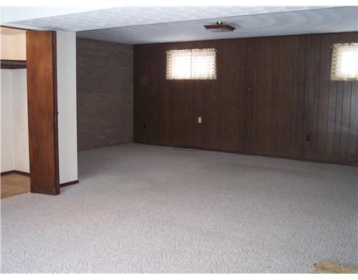 543 Aten Road Coraopolis, PA 15108 - Photo 8 of 12 Den/Family/Great Room.