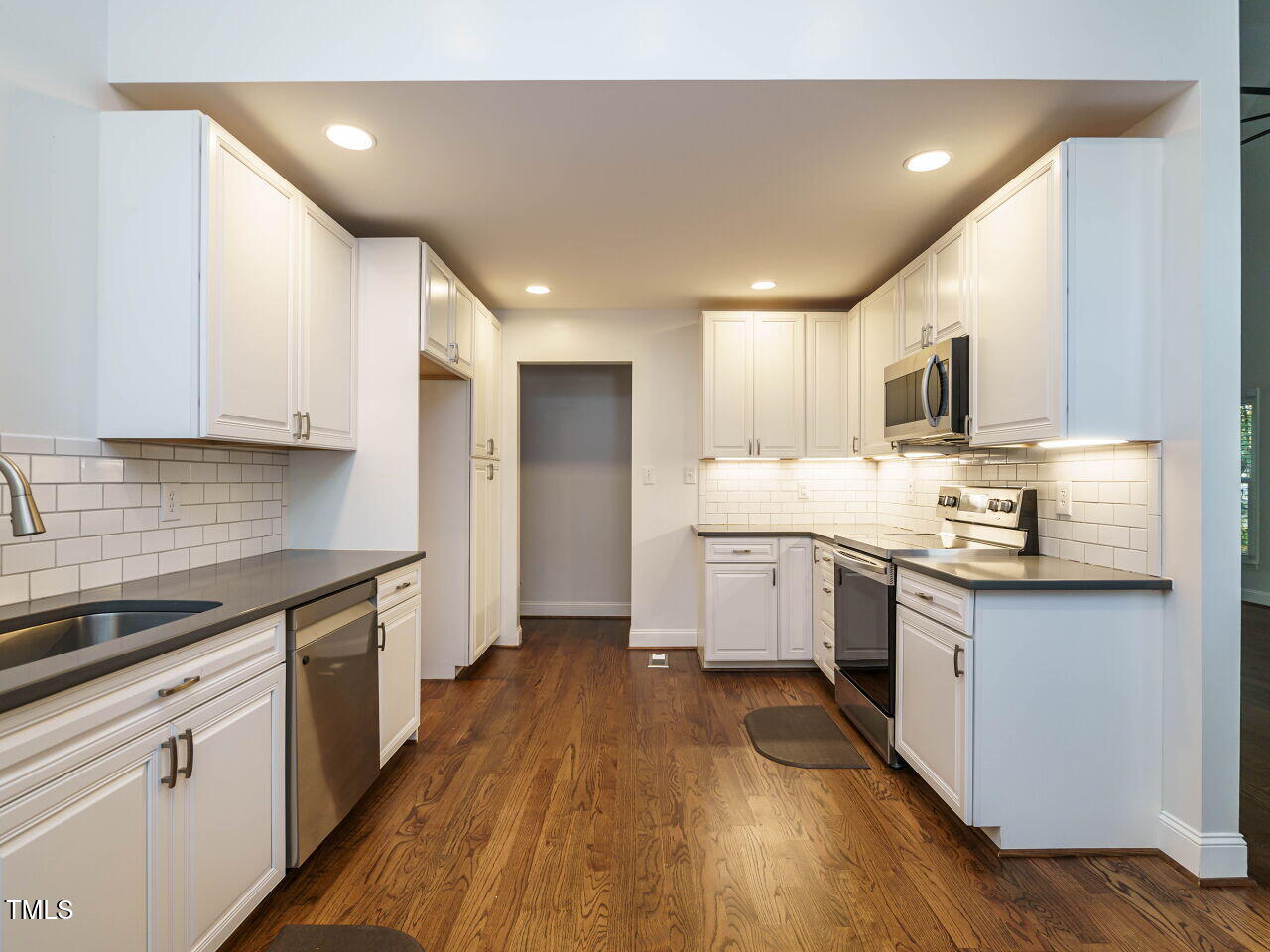 928 Loop Road Clayton, NC 27527 - Photo 13 of 38 013-1280x960-photo