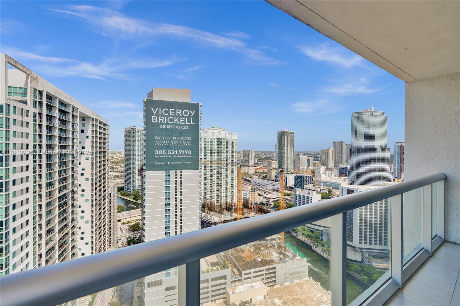 485 Brickell Avenue, Unit 3608 Miami, FL 33131 - Photo 12 of 43 a view of a balcony with city view