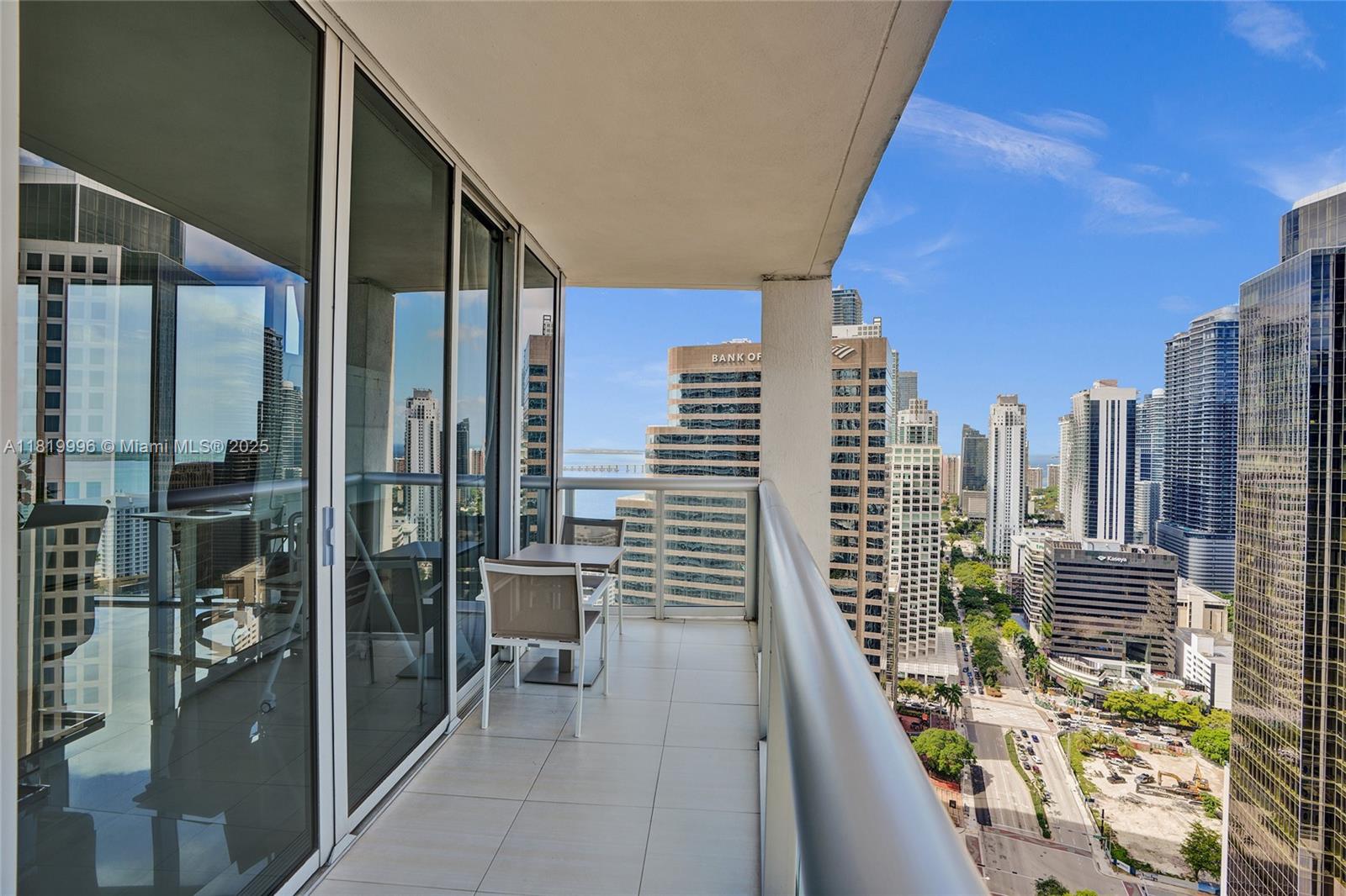 485 Brickell Avenue, Unit 3608 Miami, FL 33131 - Photo 19 of 43 a balcony with city view